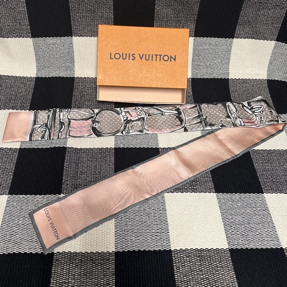 Louis Vuitton nwot 100% silk bandeau poodle rose grey logo thin bag trunk scarf - Picture 5 of 8